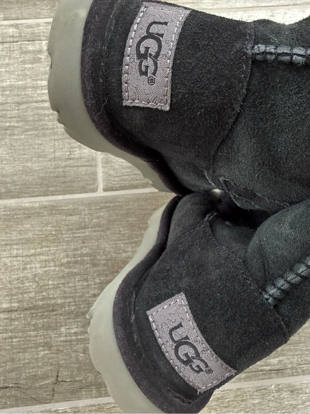 UGG Bailey Bow (older style) Size 8 Booys Black Girl Winter Back to school fall